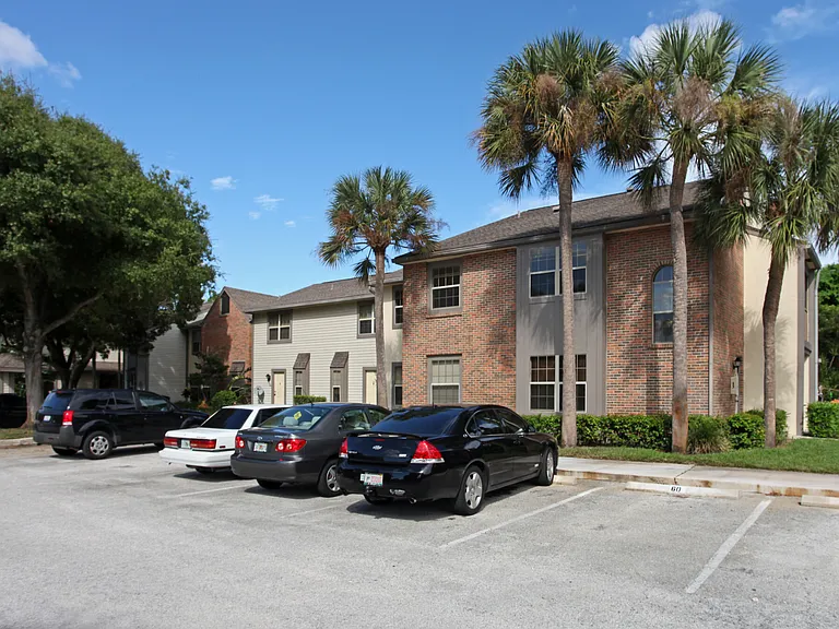 Crystal Pointe I — Photo 16