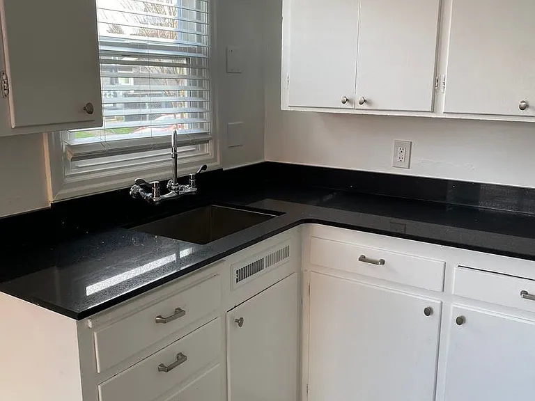 2400 N Killingsworth St — Photo 9