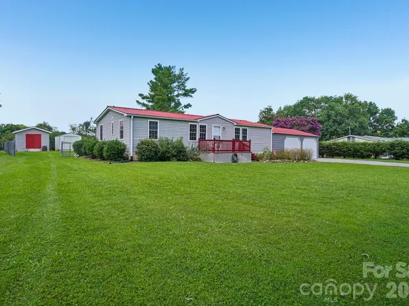 210 Leigh Anne Ln, Horse Shoe, NC 28742