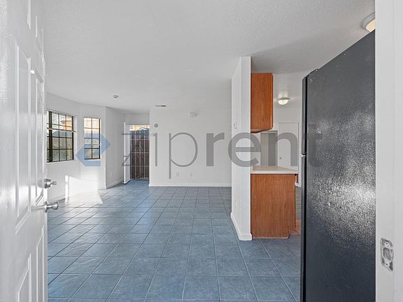 4th image of 417 1st St APT E