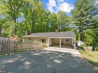 8221 Hickory Hill Dr, Manassas, VA 20112