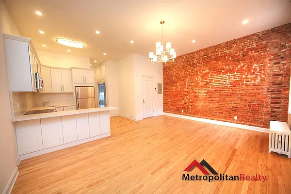 Rented by Metropolitan Realty | media 15