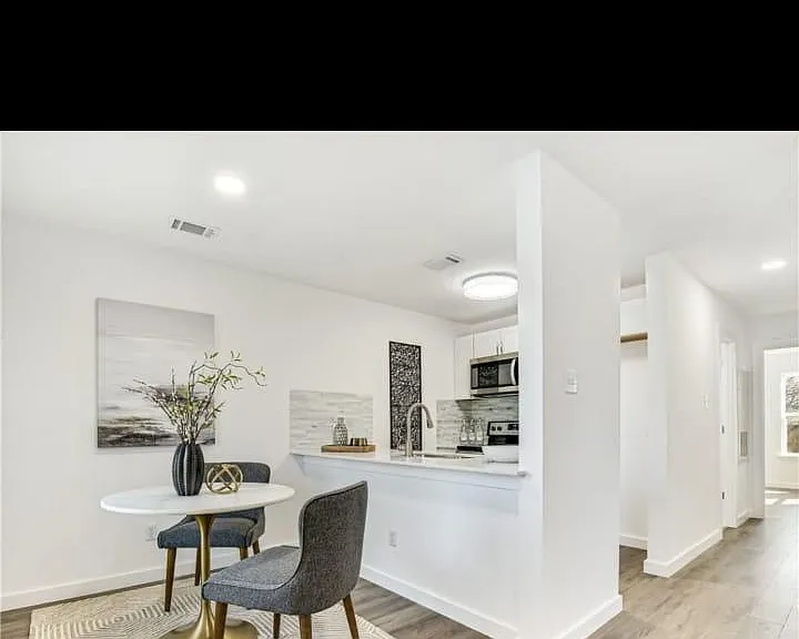 6409 Burns St #204 — Photo 2