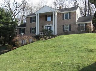 222 Maxwell Dr, Pittsburgh, PA 15236