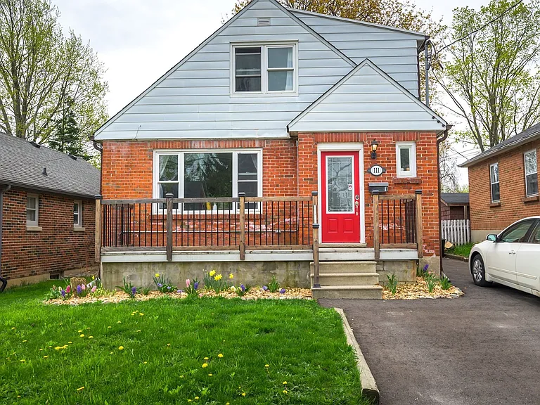 111 Lincoln Pl — Photo 1
