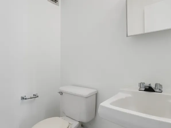 419 Carlton Avenue image 4 of 7