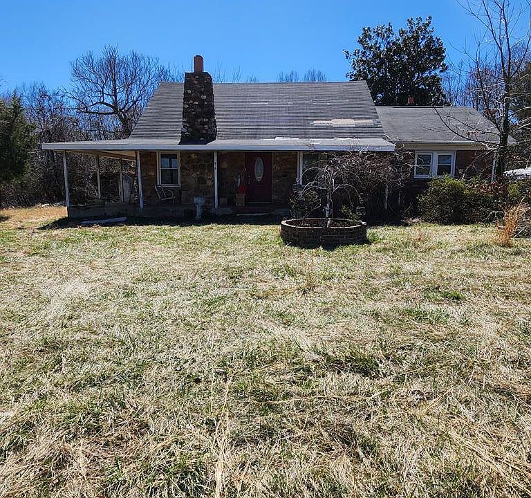 2nd image of 965 Hodges Farm Rd