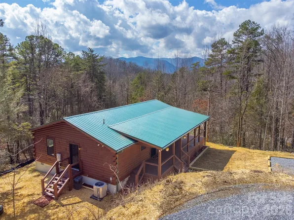 677 Ridgetop Cir, Whittier, NC 28789