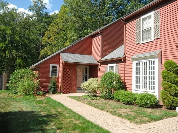 4 Edmonds Rd Unit 4, Concord, MA 01742