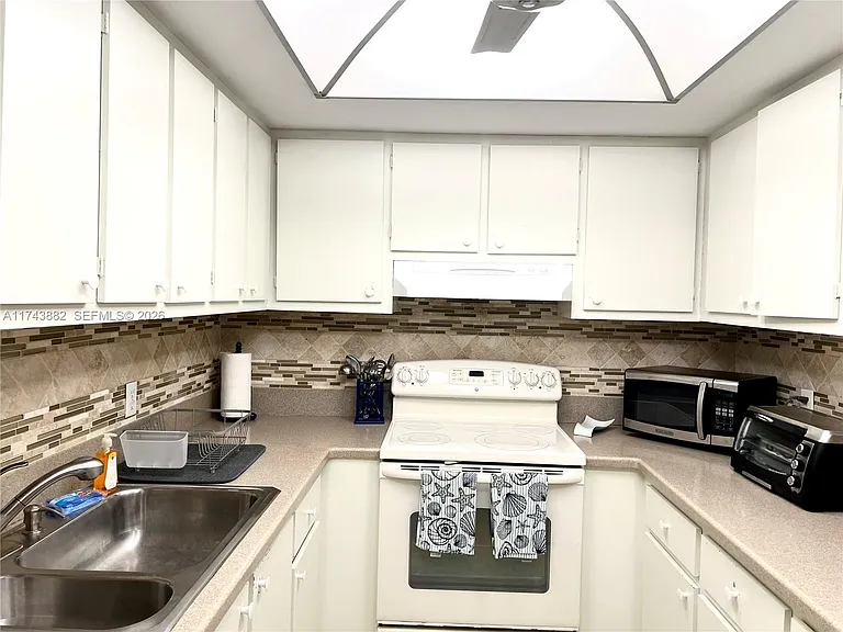 125 Ocean Ave #402 — Photo 10