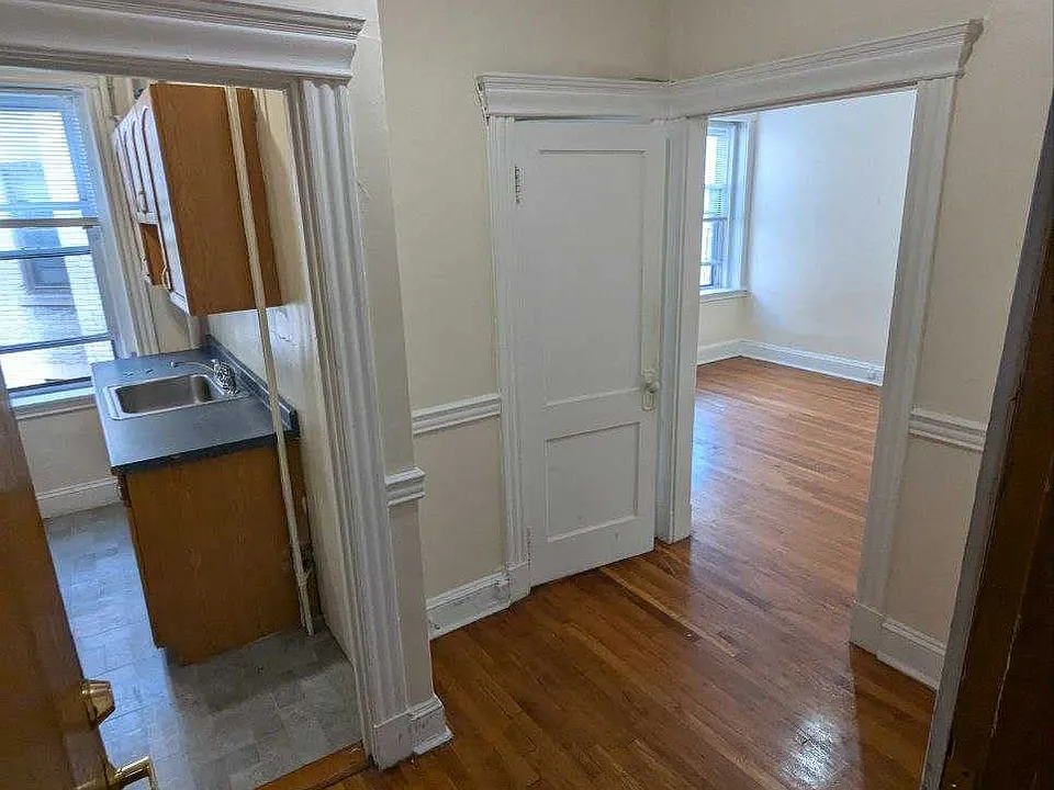 Riverway St