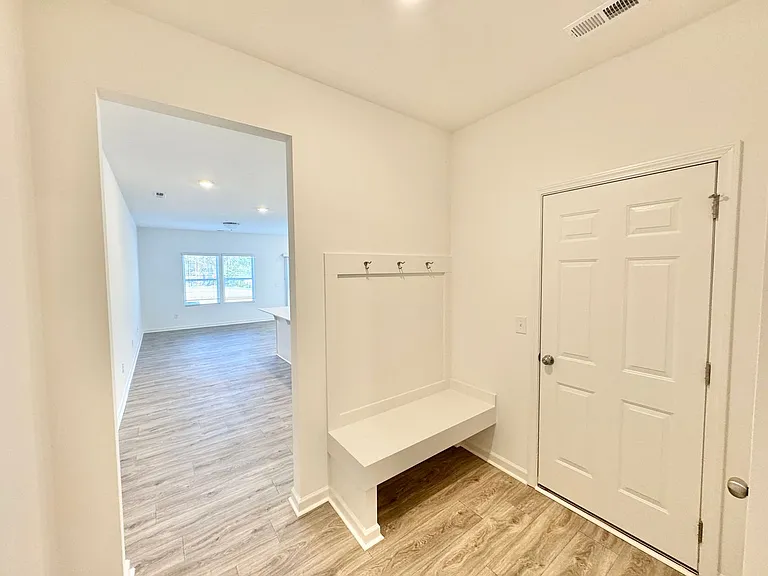 206 Grant St — Photo 3