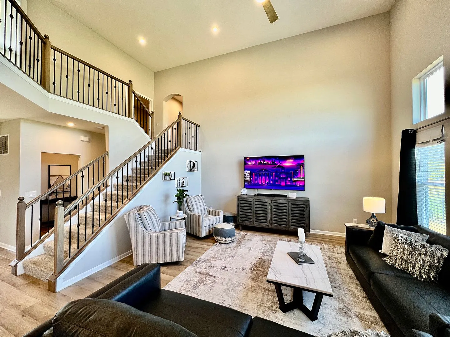 Fully Furnished Executive Miamisburg Home — Photo 4