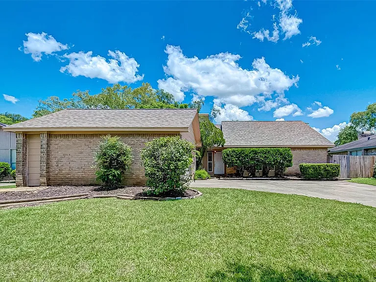 2723 Colony Dr — Photo 2