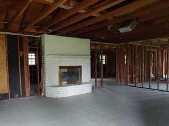 5th image of 8490 Glenbrook Dr