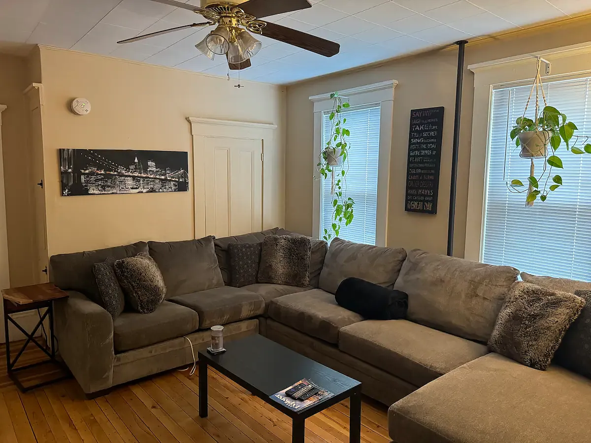 3 bed, 900 sqft, $1,100 — Photo 4