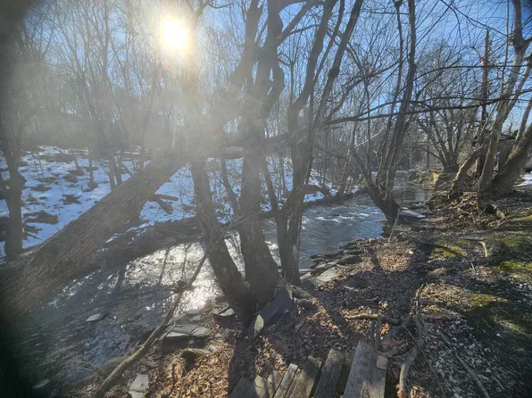 4 Factory St APT 3, Slatington, PA 18080