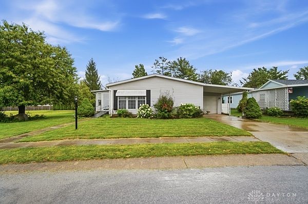 1st image of 141 S Point Dr