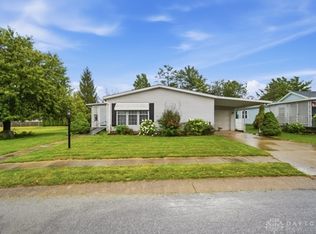 141 S Point Dr, Fairborn, OH 45324