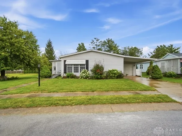 141 S Point Dr, Fairborn, OH 45324