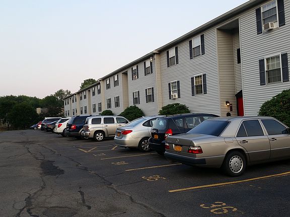 3rd image of 469 Glendale Dr APT 5