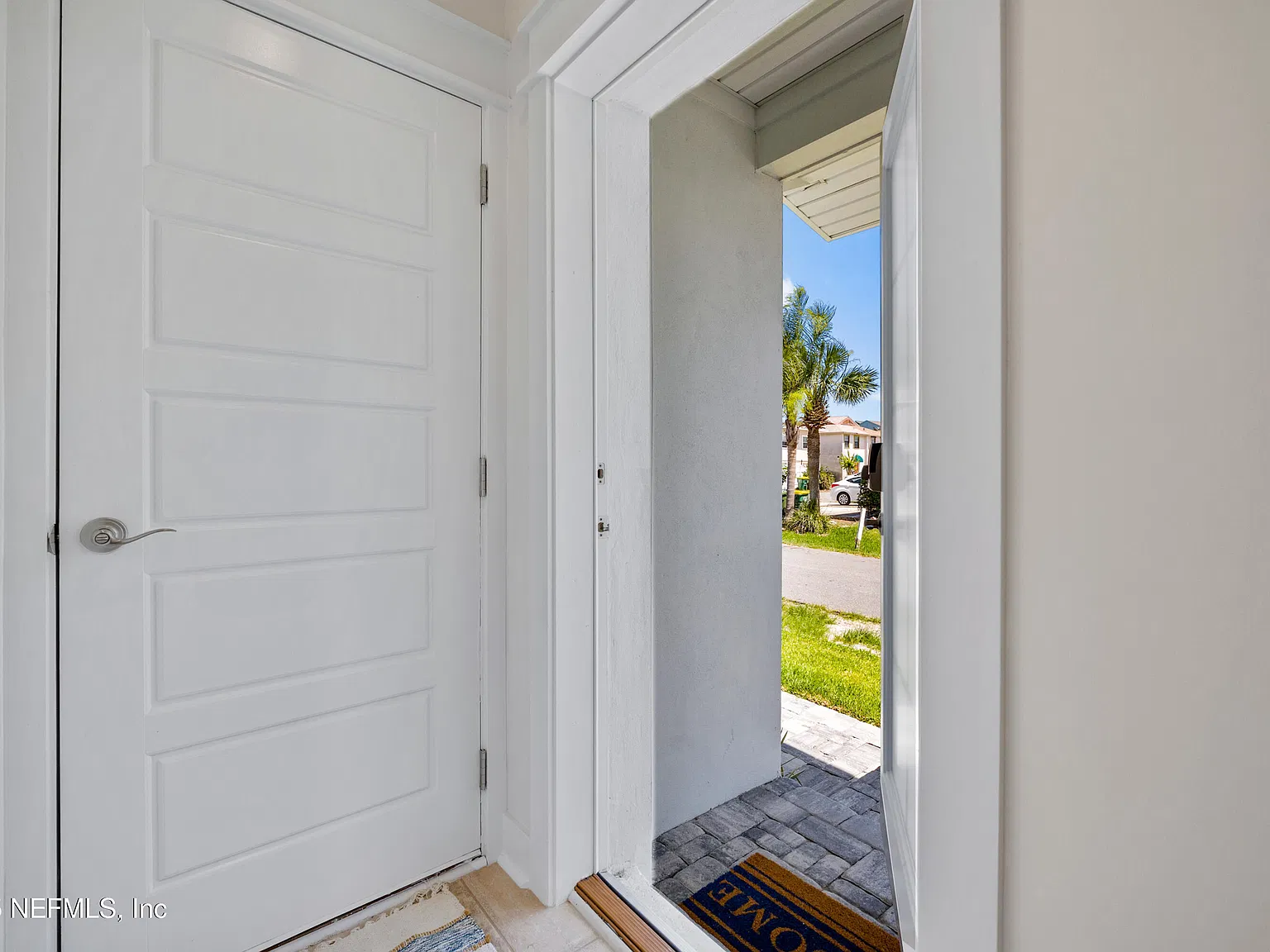 3 bed, 3.5 bath, 1889 sqft, $6,996 — Photo 4