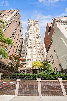 Sold by Douglas Elliman | media 24