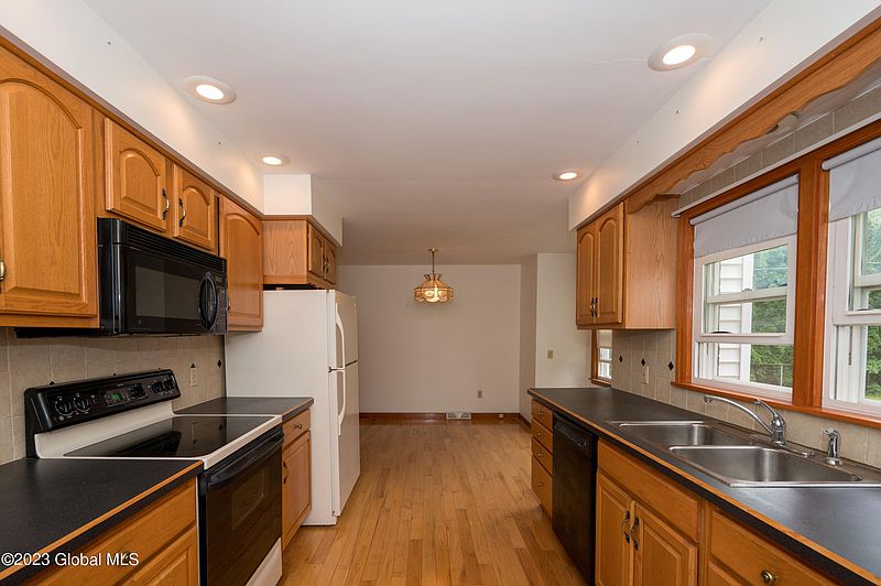 5th image of 29 Glenwood Street