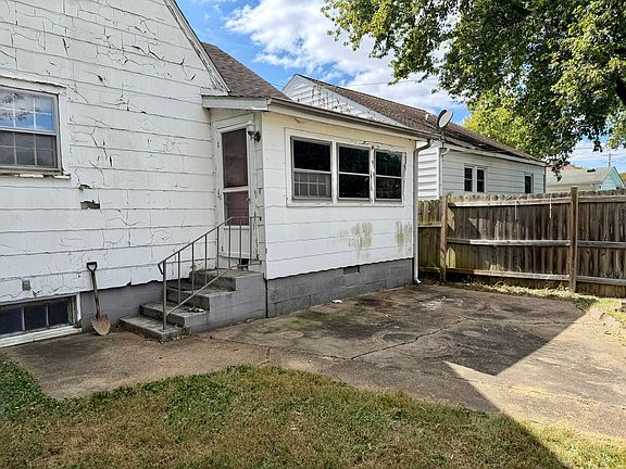 3rd image of 605 W 10th St