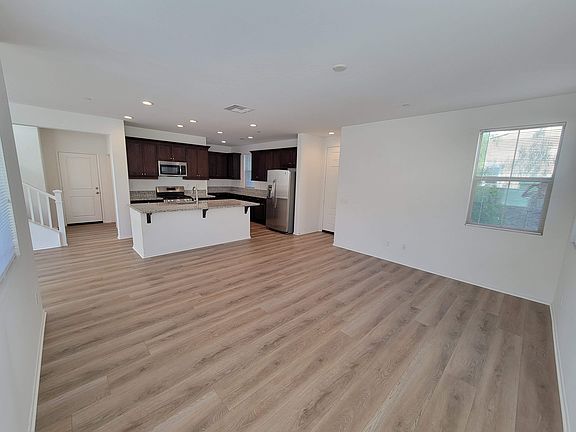 4th image of 24073 Elderberry Ln