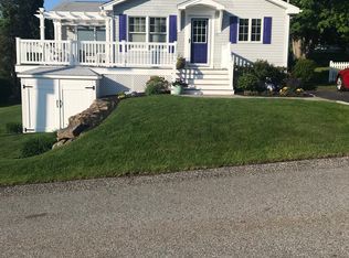6 Dolphin Rd, Narragansett, RI 02882