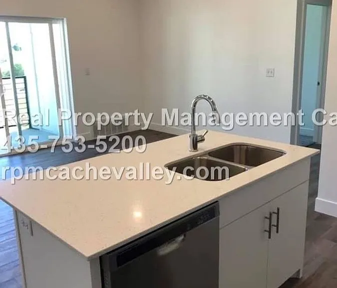 163 E 550 N #301 — Photo 13