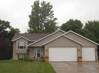 30606 Marigold Ln, Lindstrom, MN 55045