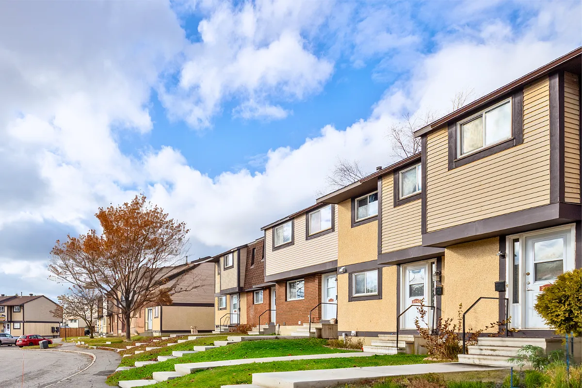 Hunter's Point Townhomes — Photo 4