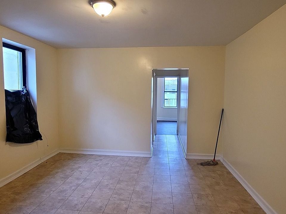 1st image of 2497 Grand Ave APT E1