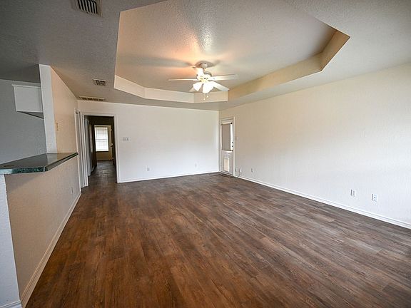 2nd image of 506 Valleyridge Ct