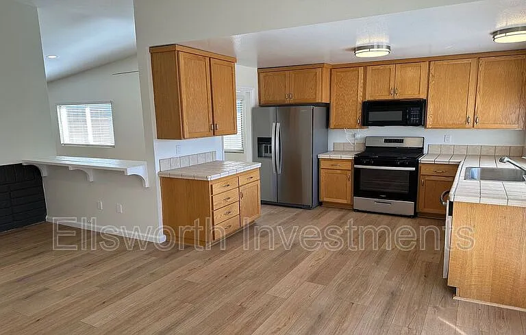 9914 Bourbon Ct — Photo 4