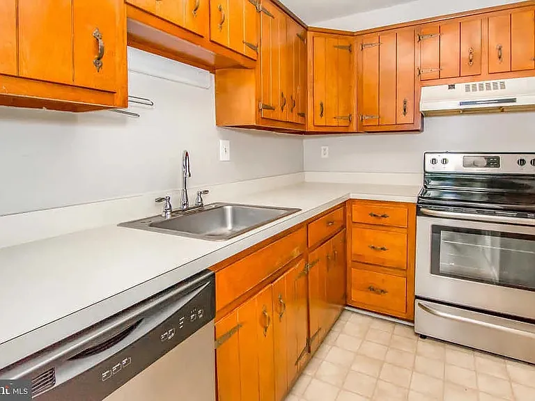 2 Warren Lodge Ct #A — Photo 3