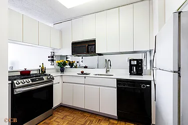 Rented by AVENUE 8 INC