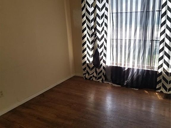 3rd image of 731 E Pearl St