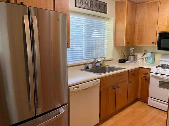5th image of 1209 Carriage Dr