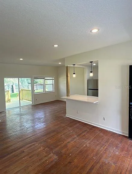 715 S Clyde Ave — Photo 5
