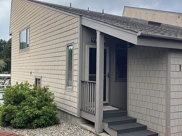 911 Park Ave #17, Lakeside, OR 97449