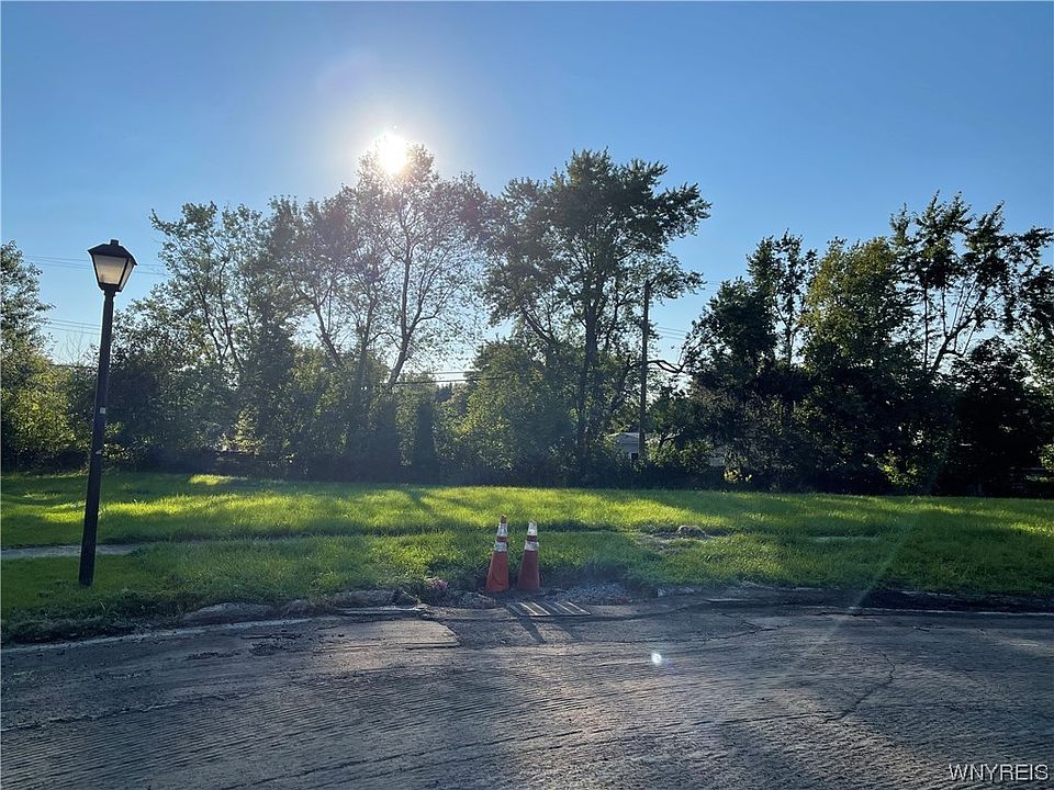 1st image of 4 Sprucewood Dr #1