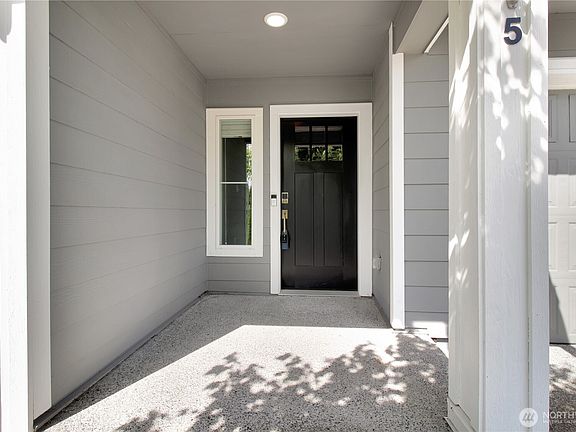 3rd image of 2014 101st Avenue SE #5