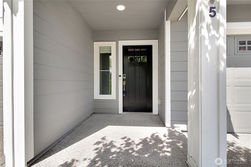 3rd image of 2014 101st Avenue SE #5