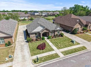 25390 Castlebury Dr, Athens, AL 35613