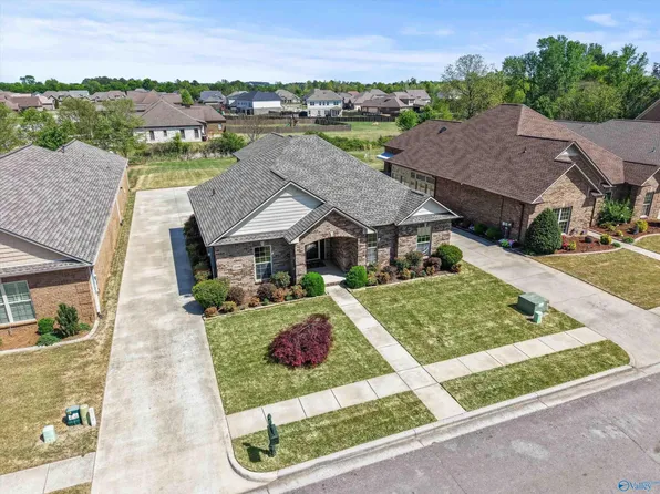 25390 Castlebury Dr, Athens, AL 35613
