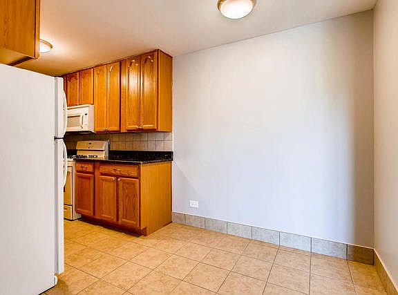 5th image of 5202 Washington St APT 208