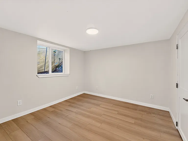 1920 11th Ave W #A — Photo 13